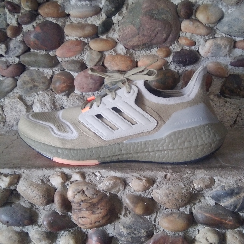 Adidas Ultraboost 22